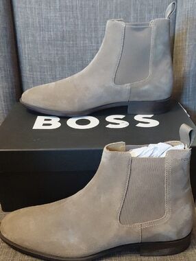 BOSS Men's Medium Beige Suede Chukka Chelsea Boots Size 9.5 US